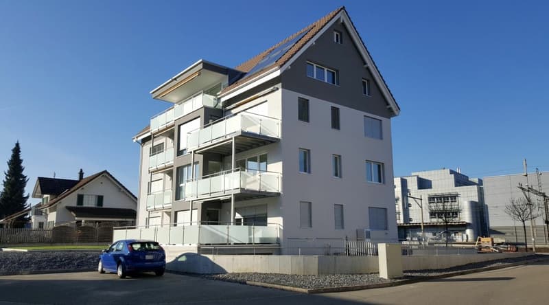 Exklusive 2.5-Zimmer-Wohnung mit eigenem Waschturm und Balkon (1)