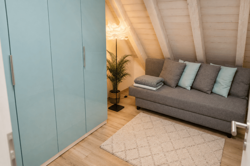 4-Zi. Dachgeschoss-Wohnung - MÖBLIERT (1)