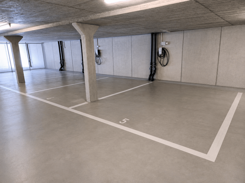 2 Einstellplätze mit Ladestation
