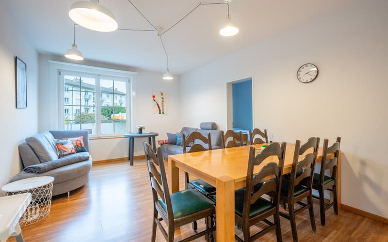 Wohnung 1. Obergeschoss, Zimmer mit Durchgang in ein weiteres Zimmer