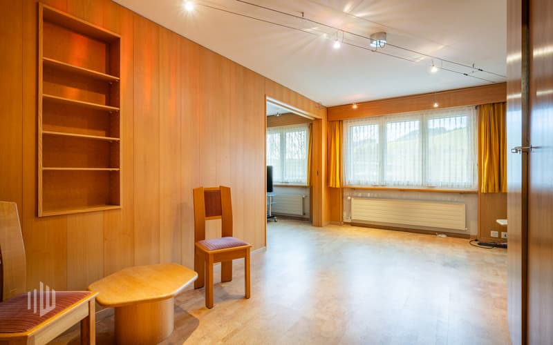 Zwei identische Zimmer mit Verbindungsschiebetüre