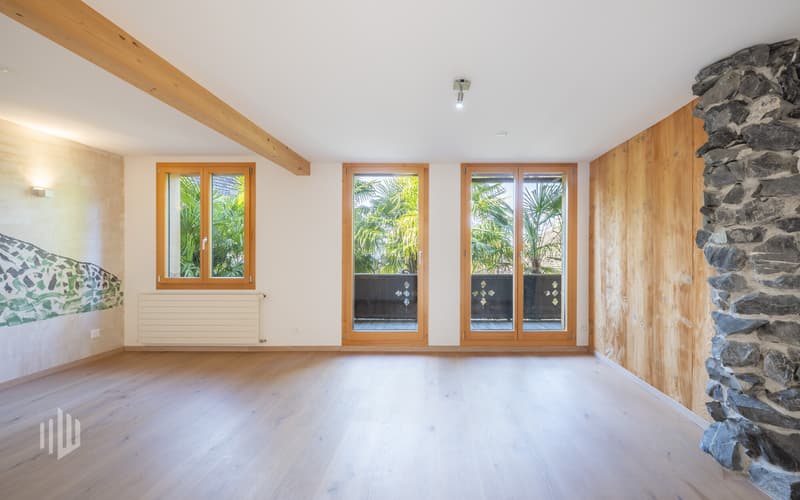 Wohnbereich mit Zugang zum Balkon