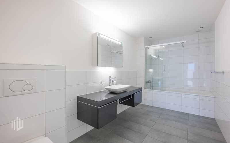 Badezimmer mit Badewanne/WC