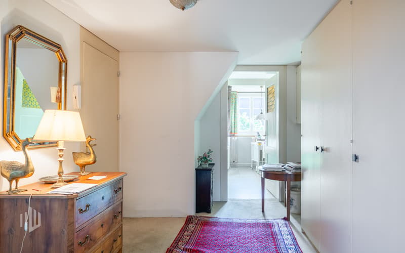 Eingang der Dachgeschosswohnung, links Zugang zum Wohnbereich, geradeaus Zugang in die Küche