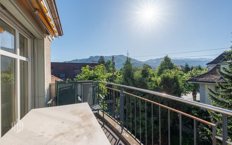 Freundlicher Aussenbereich der Dachwohnung