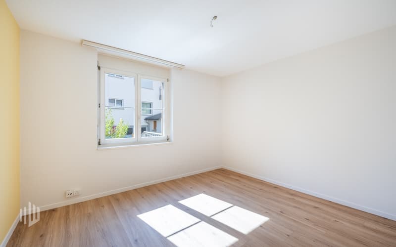 Geräumiges Zimmer mit viel Licht