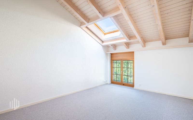 Zimmer mit Dachfenster