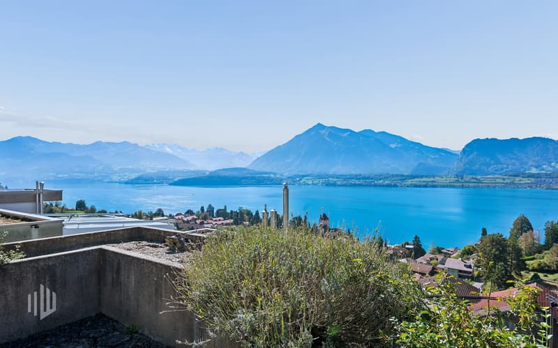 Aussicht auf den Niesen und den Thunersee