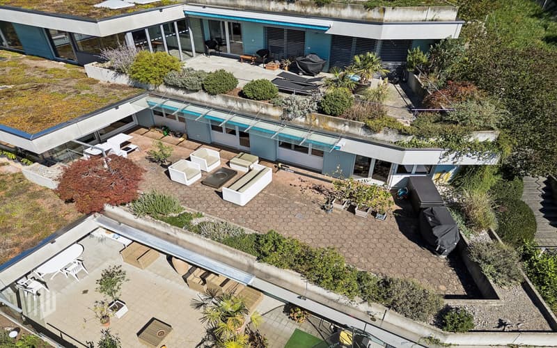 Grosszügige Terrasse mit viel Privatsphäre und einer exklusiven Seesicht