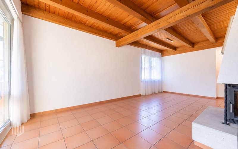 Cheminée zwischen Esszimmer und Wohnbereich