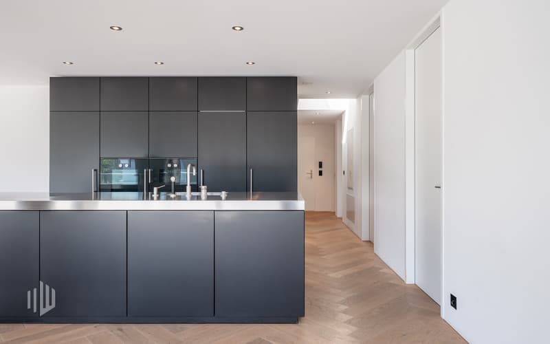 Moderne, hochwertige Küche mit Backofen, Steamer und Wärmeschublade, alle Geräte von Gaggenau