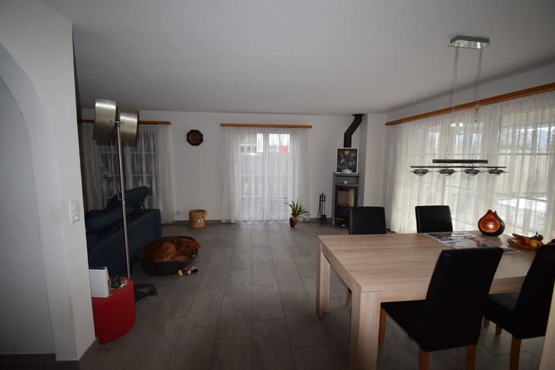 Familienfreundliches 5.5-Zimmer-Einfamilienhaus mit Pool (4)