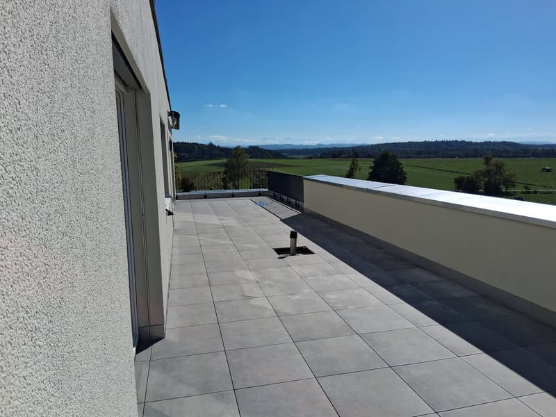 Helle 3.5-Zimmer-Dachwohnung mit grossem Balkon und schöner Aussicht (6)