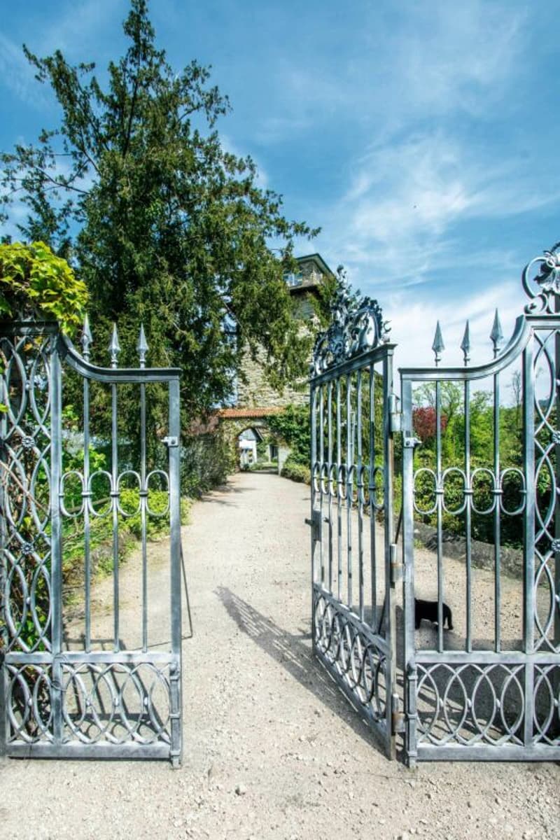 Einzigartiges Wohnen in historischem Gebäude (Schloss Sulzberg) an idyllischer Lage (1)