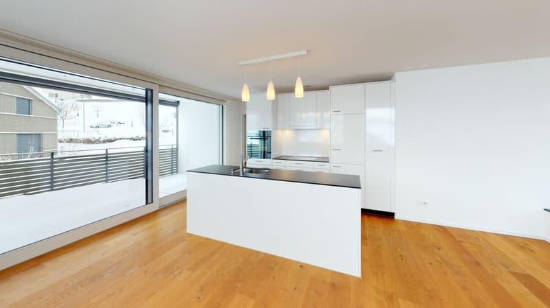 Grosszügige 4.5 Zimmerwohnung an idyllischer Lage (2)