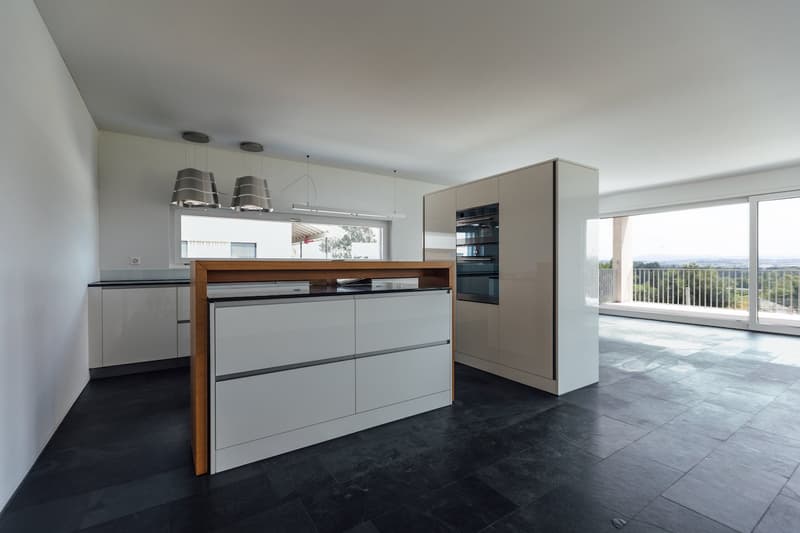 Helle Wohnung mit Balkon und Bergblick (2)