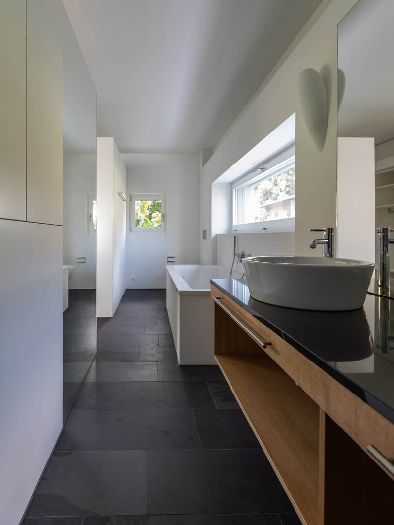 Helle Wohnung mit Balkon und Bergblick (4)