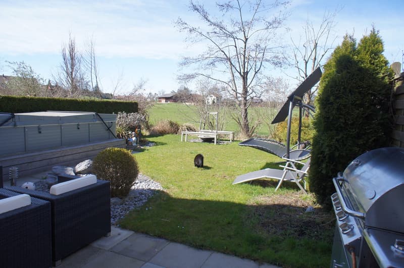 Charmantes 6.5-Zimmer-Haus mit schönem Garten (2)