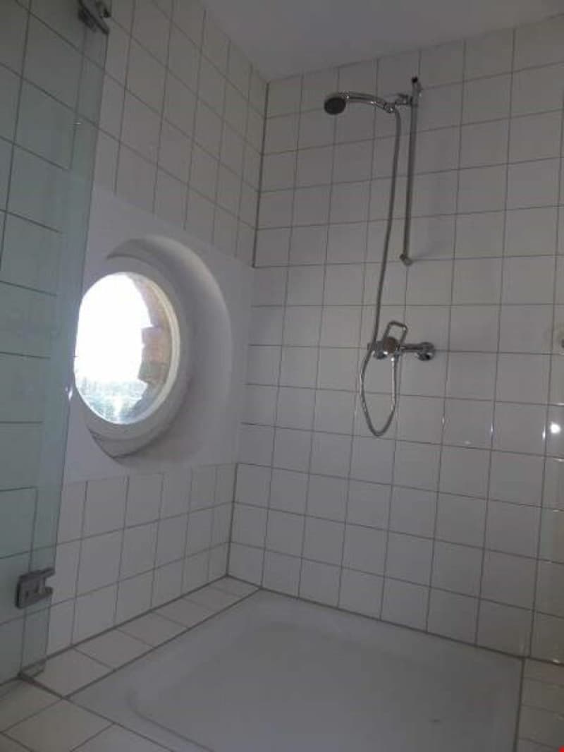 Badezimmer mit Bullauge