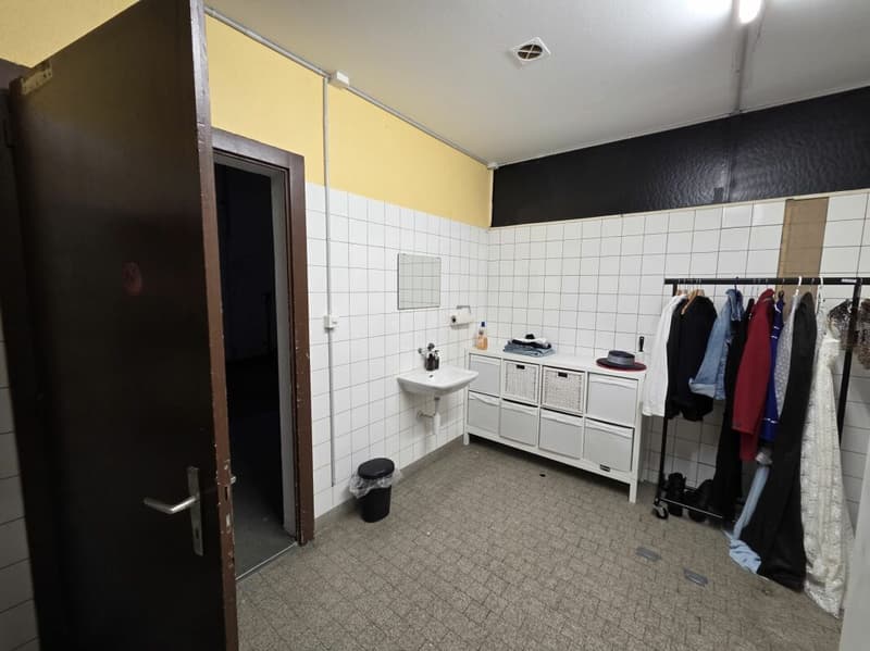 105m2 Raum für Atelier-Freizeit-Lager (3)