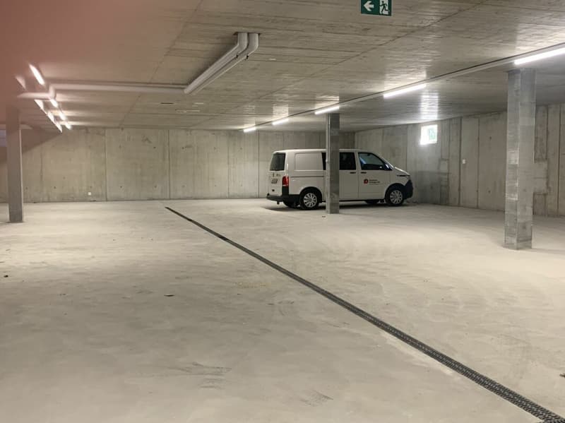 Parkplatz Tiefgarage NEUHOF. (2)
