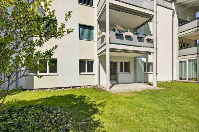 Grosszügige 3.5-Zimmmerwohnung im Erdgeschoss mit Gartensitzplatz und Bergblick (11)