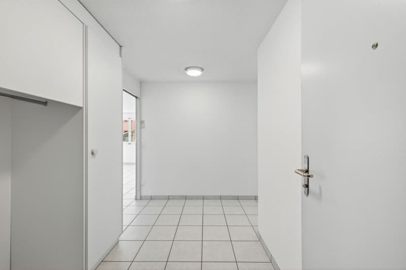 Grosszügige 3.5-Zimmmerwohnung im Erdgeschoss mit Gartensitzplatz und Bergblick (10)