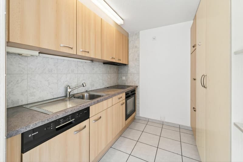 Grosszügige 3.5-Zimmmerwohnung im Erdgeschoss mit Gartensitzplatz und Bergblick (5)