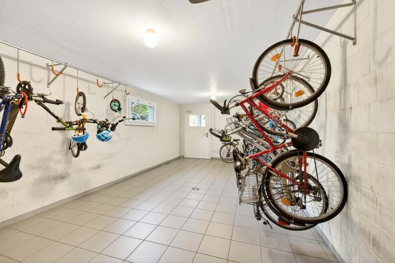Grosszügige 3.5-Zimmmerwohnung im Erdgeschoss mit Gartensitzplatz und Bergblick (13)