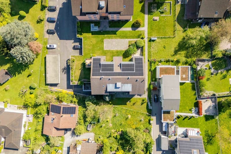 Grosszügige 3.5-Zimmmerwohnung im Erdgeschoss mit Gartensitzplatz und Bergblick (17)