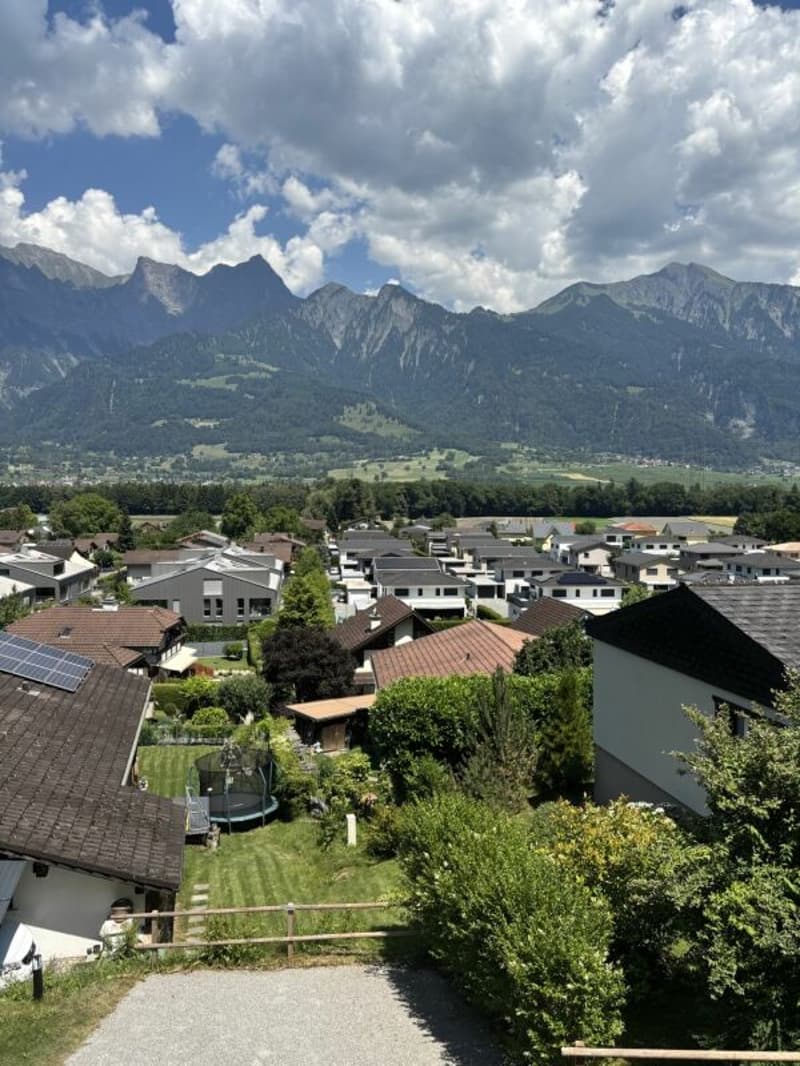 Charmantes 3.5 Zi.-Ferienhaus mit Bergsicht & Garten - nah am Golfplatz (19)