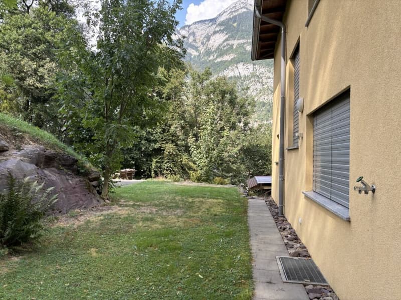 Attraktives 6.5 Zimmer-Doppeleinfamilienhaus mit Garten und Aussicht (26)
