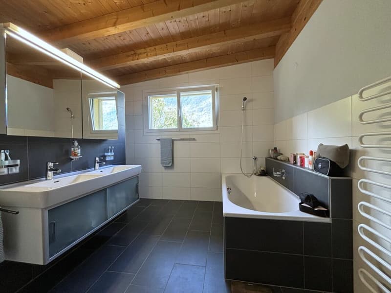 Attraktives 6.5 Zimmer-Doppeleinfamilienhaus mit Garten und Aussicht (18)