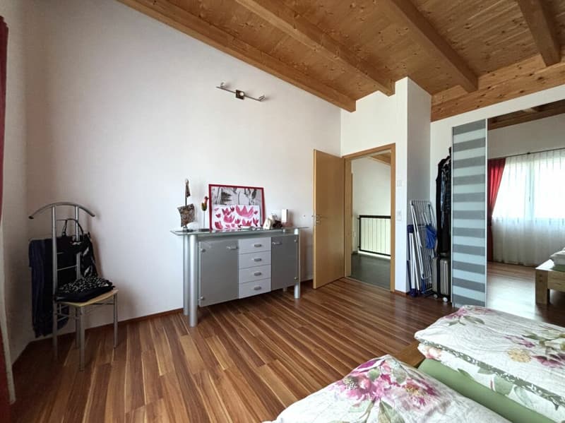 Attraktives 6.5 Zimmer-Doppeleinfamilienhaus mit Garten und Aussicht (15)