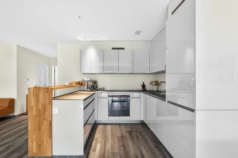 Wohnen mit Weitsicht - hochwertige 3.5-Zimmerwohnung (zweitwohnungstauglich) mit Balkon und Terrasse (5)