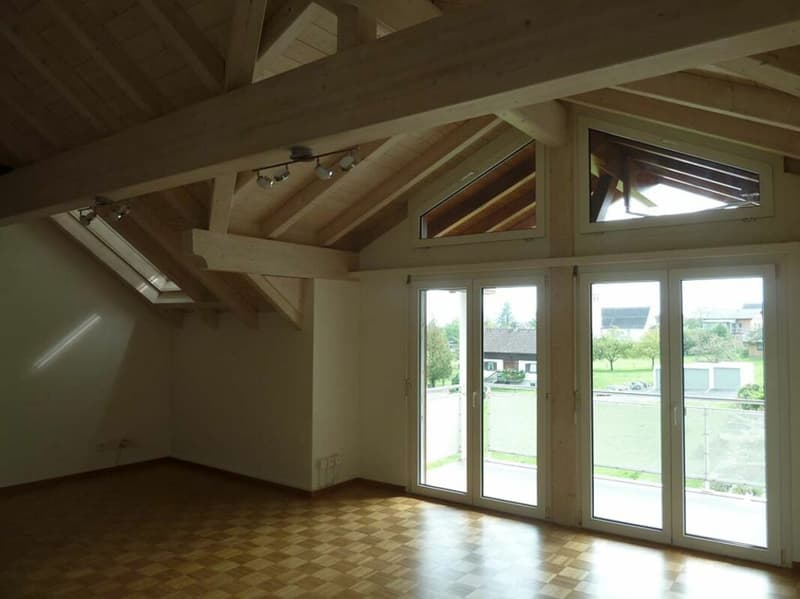 Gemütliche 3.5-Zimmer-Dachwohnung mit Specksteinofen und Galerie (3)