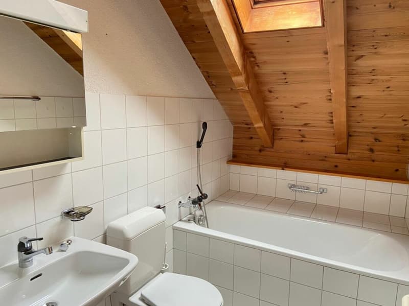 Charmante und helle 4.5-Zimmer-Dachwohnung an ruhiger Lage im Werdenberg (6)