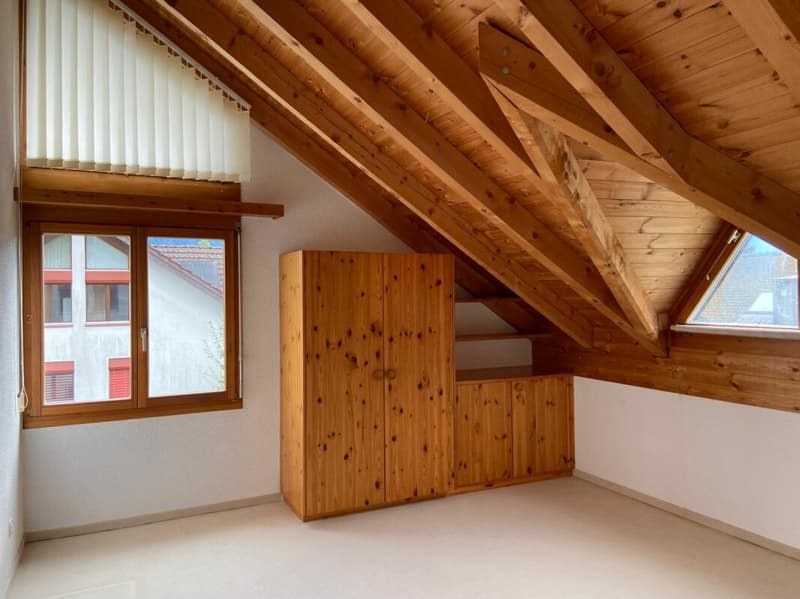 Charmante und helle 4.5-Zimmer-Dachwohnung an ruhiger Lage im Werdenberg (9)