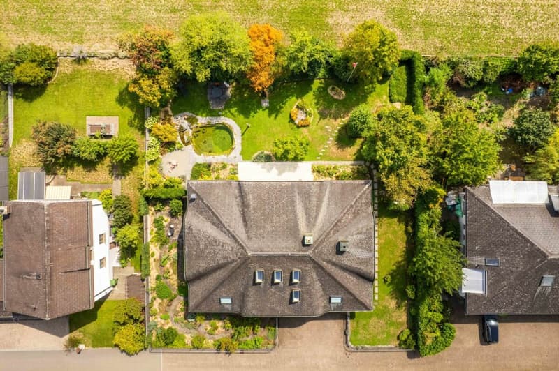 Ein Zuhause der besonderen Art - charmantes 7.5-Zimmer Einfamilienhaus mit Gartenidylle (30)