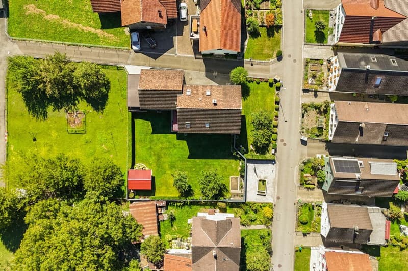 Ruhig gelegenes Einfamilienhaus mit vorbereiteter Einliegerwohnung, Scheune und traumhaften Garten (37)
