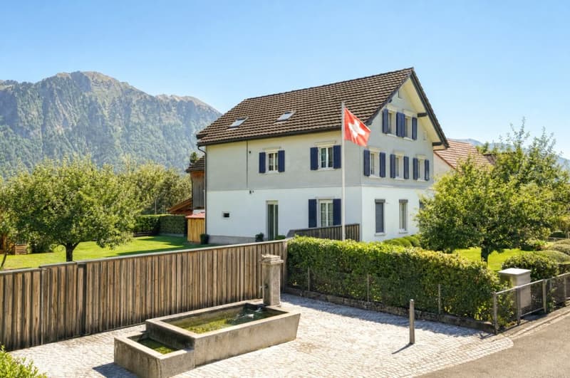Ruhig gelegenes Einfamilienhaus mit vorbereiteter Einliegerwohnung, Scheune und traumhaften Garten (1)