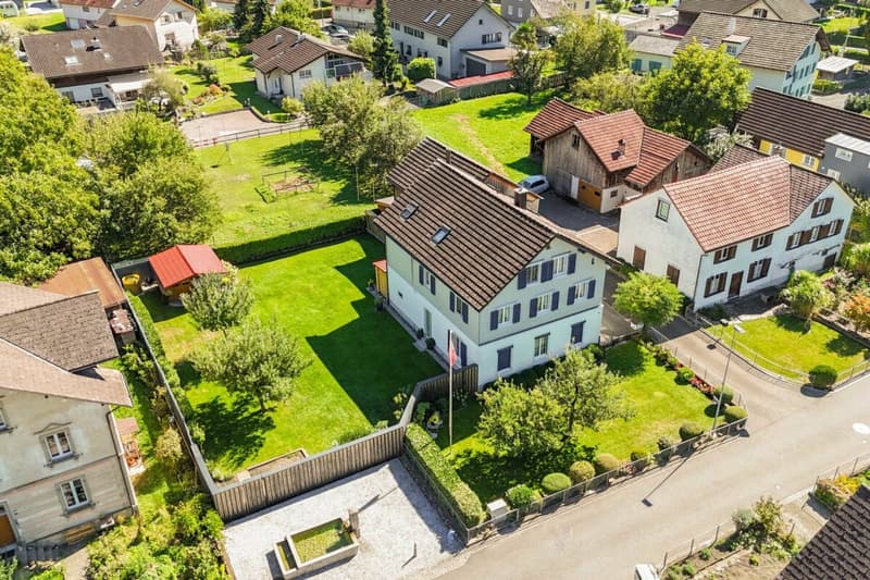 Ruhig gelegenes Einfamilienhaus mit vorbereiteter Einliegerwohnung, Scheune und traumhaften Garten (35)