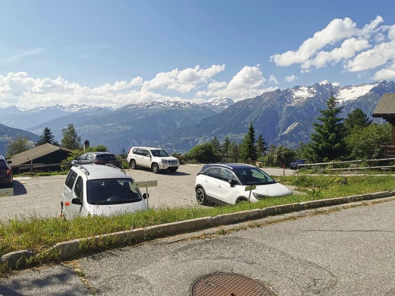 Parcheggio in posizione centrale a Bürchen (zona case vacanza) (2)