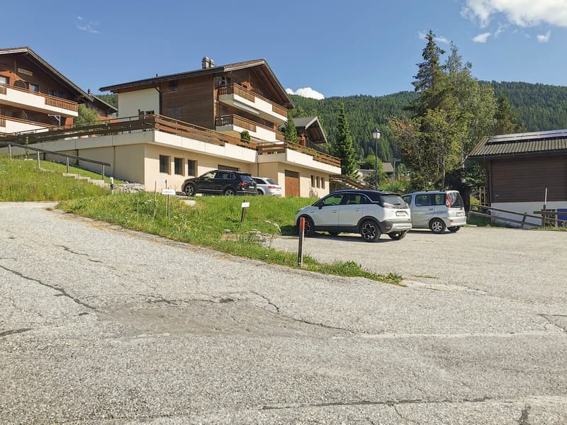 Parcheggio in posizione centrale a Bürchen (zona case vacanza) (4)