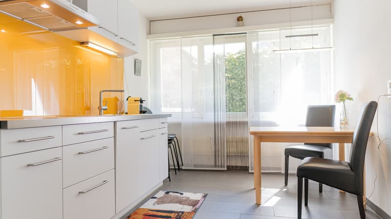 Locali di ufficio con appartamento monolocale in una posizione preferita a Brig (2)
