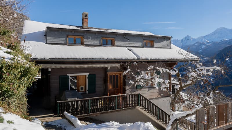 Two-family house and stable with great views and perfect sunshine (2)