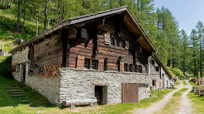 Historisch wertvolles Walliserhaus auf dem Simplon (1)