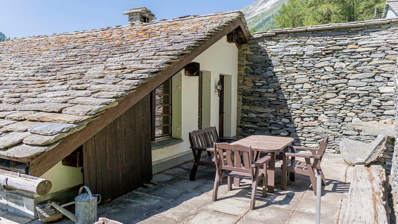 Historisch wertvolles Walliserhaus auf dem Simplon (2)