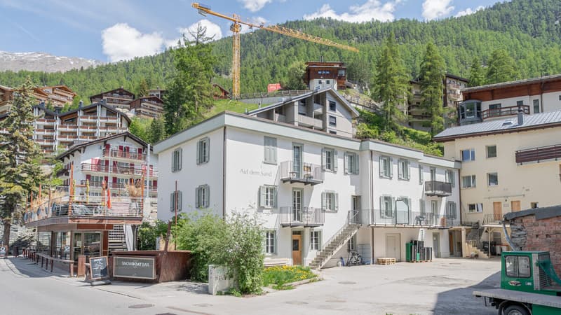 Zentral gelegene komplett renovierte 3.5-Zimmerwohnung in Zermatt (2)