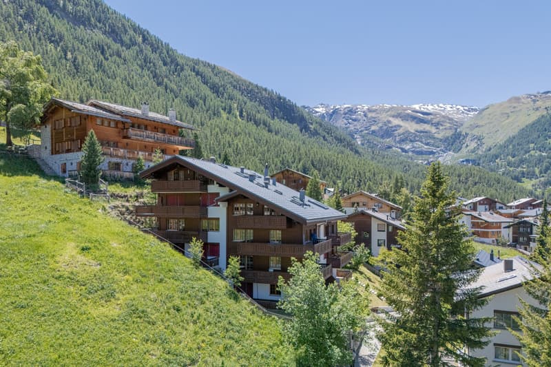 Alpiner Wohnkomfort: 2.5-Zimmerwohnung an exklusiver Lage in Zermatt (2)